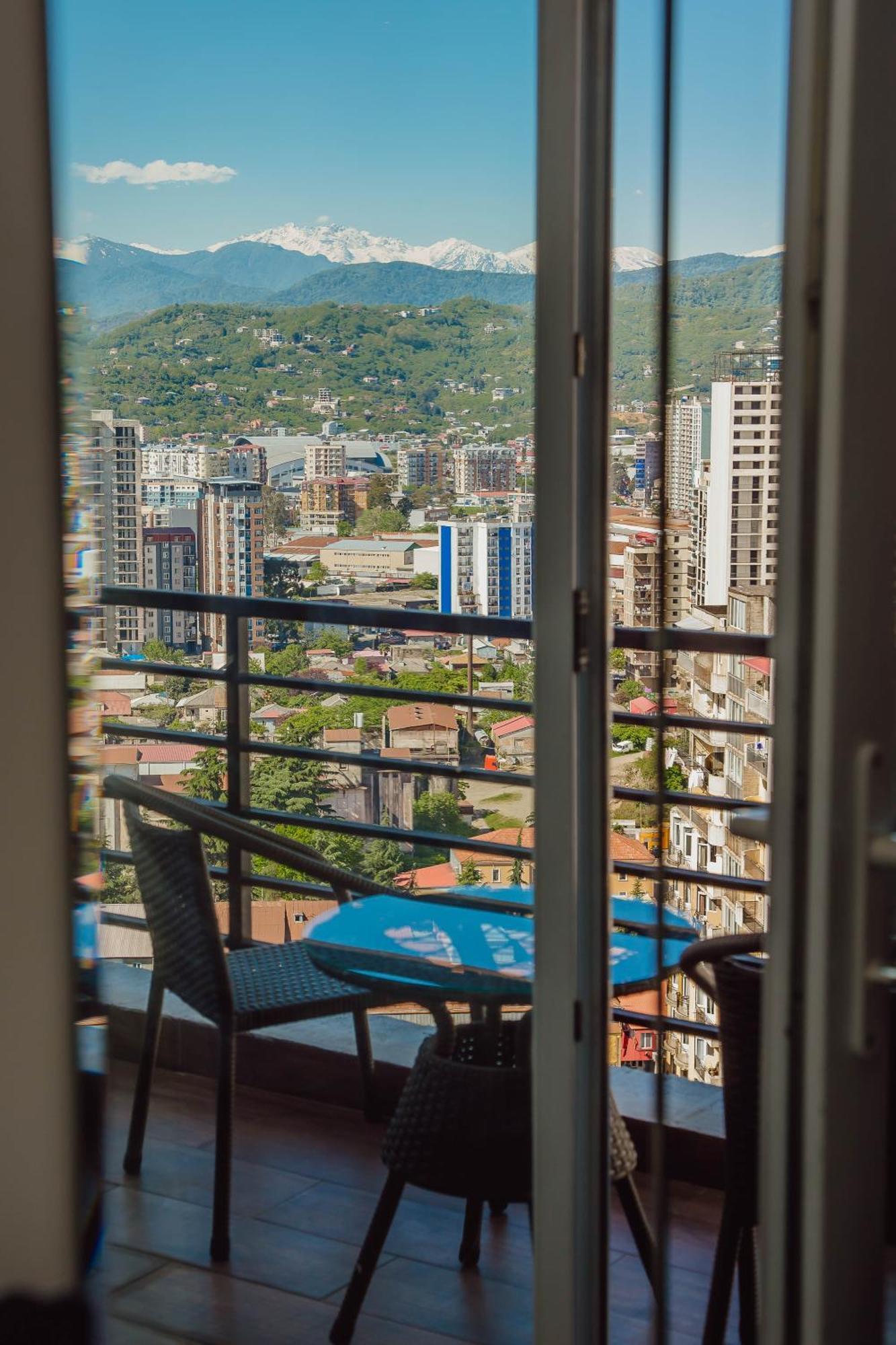 Happy Apartments Batumi Eksteriør billede